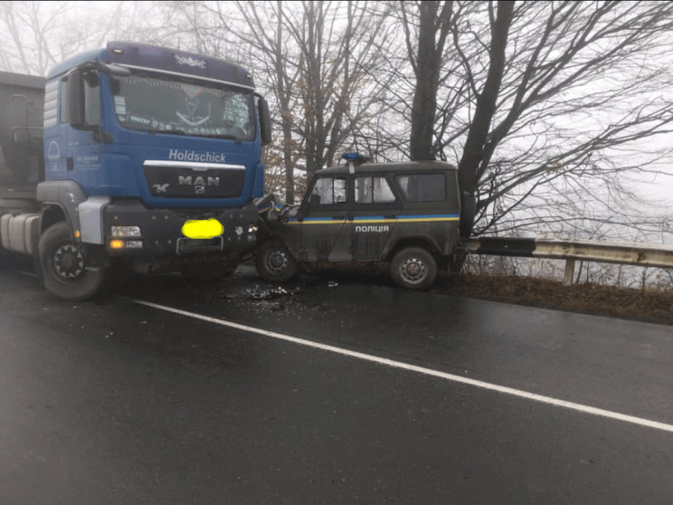 У Косові фура врізалася в поліцейський а…