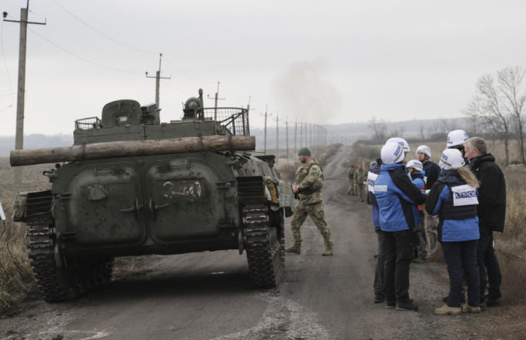 Відео дня: Розведення військ у Золотому…