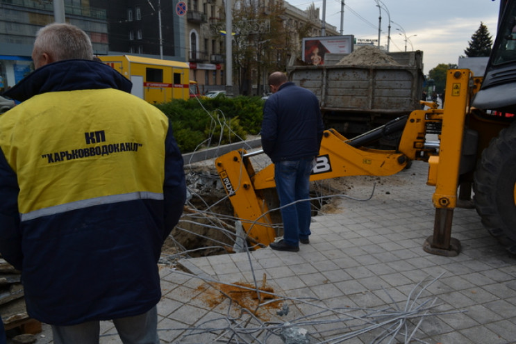 Комунальники Кернеса "прикрутили" воду в…