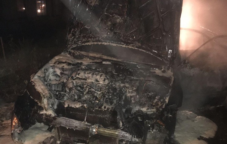 На Дніпропетровщині спалили автівку полі…