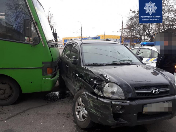 На Новой Баварии маршрутка ударила кросс…