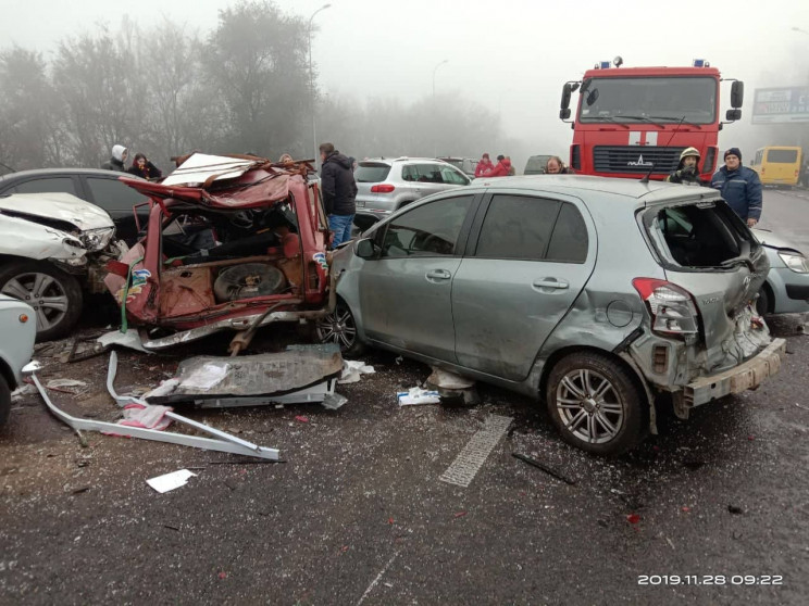 На виїзді з Одеси зіткнулися 11 автівок:…