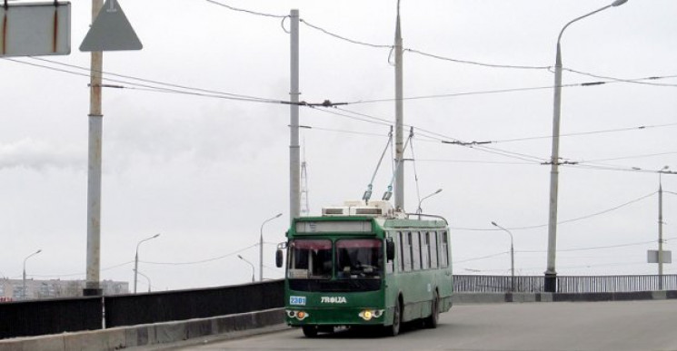 Коммунальный мост откроют для троллейбус…