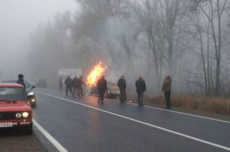 На околиці Тернополя палав автомобіль…