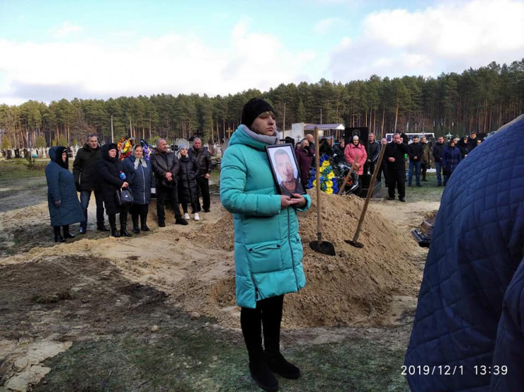 У Славуті поховали Героя Петра Семенюка,…