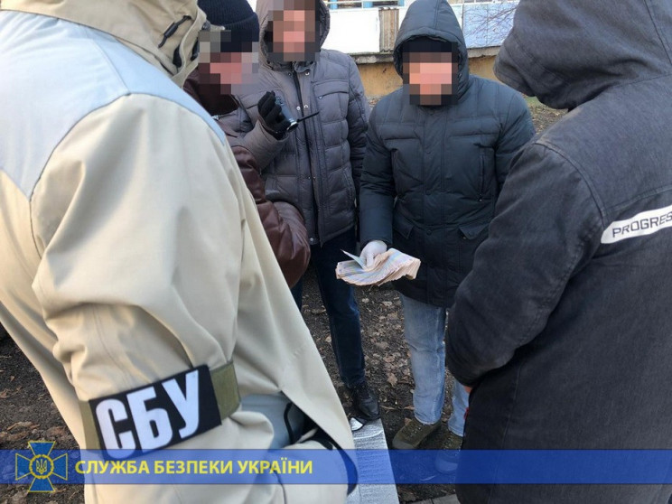 У Харкові схопили слідчого, який обіцяв…