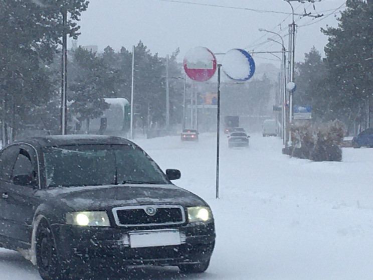 На Луганщині через снігопад перекрили ру…