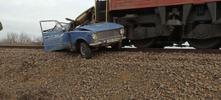 На Кропивниччині локомотив врізався у ле…