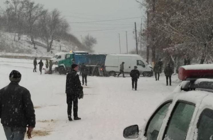 Дождались помощи: В Лисичанске снегоубор…