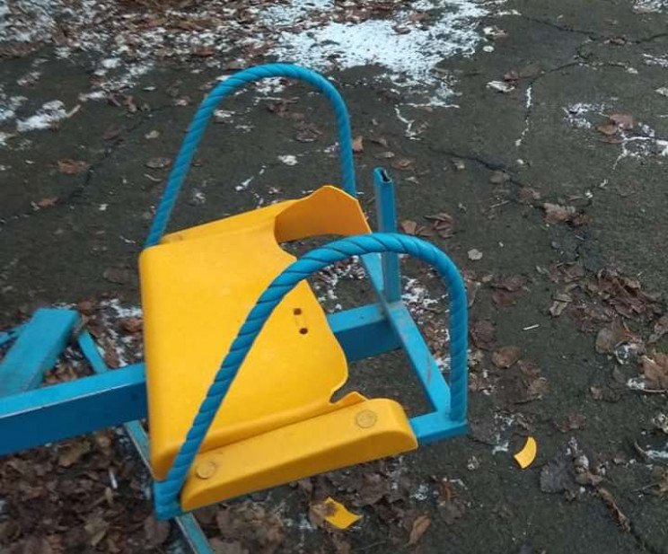 У Тиврові на дитячому майданчику "похазя…