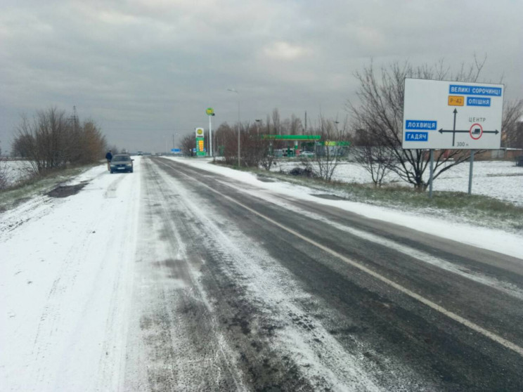 Зима лютує: Автошляхи Полтавщини чистили…