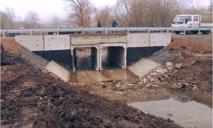 Дорожники завершують ремонт мосту на Дун…