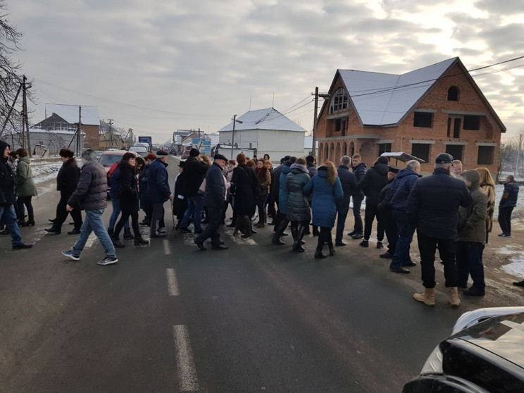 На Іршавщині люди протестують проти закр…