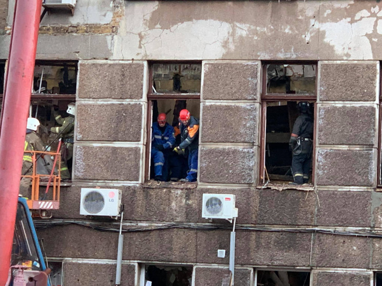В Одесі рятувальники розбирають завали у…