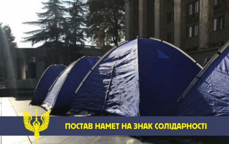 Палатки и бутерброды на Банковой: Что за…