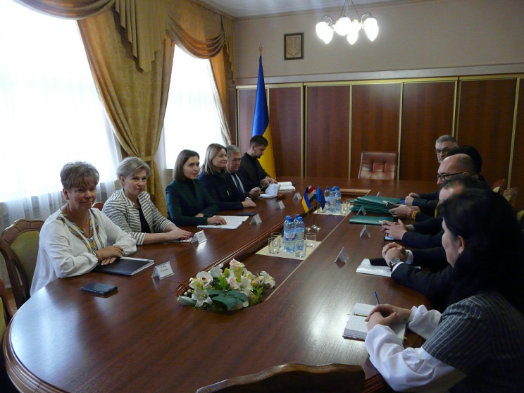 В Ужгороді міністр освіти зустрілася з п…