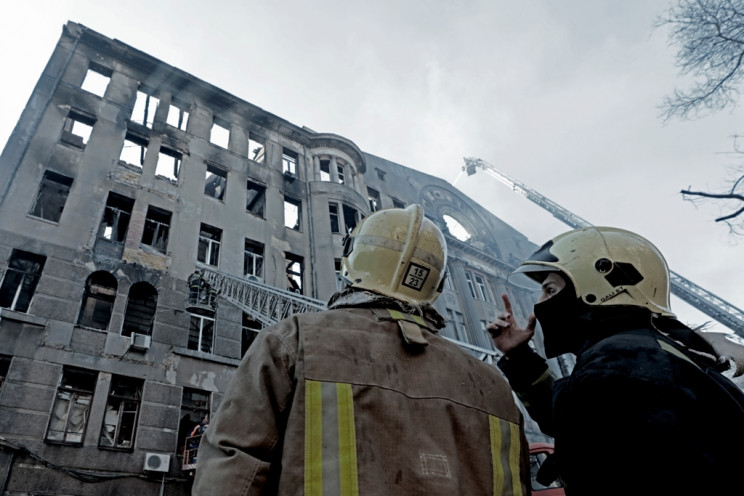 В Одессе из-под завалов здания извлекли…