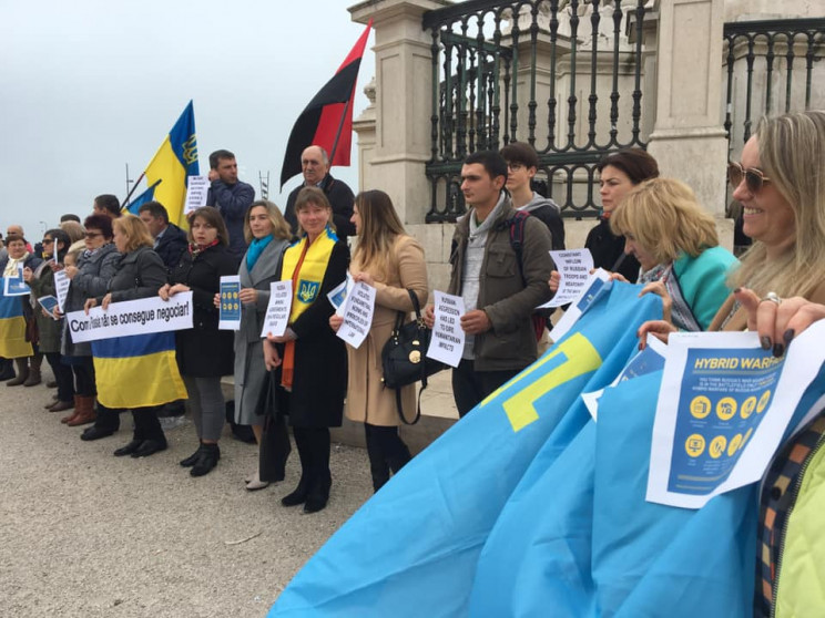 Украинцы Португалии провели акцию "Нет к…