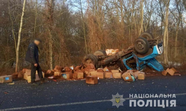 На Полтавщині перекинулася вантажівка пі…