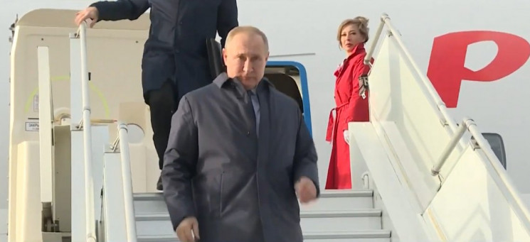 Российская делегация во главе с Путиным…
