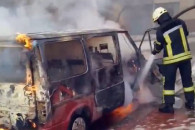 В Херсоне дотла сгорел микроавтобус…