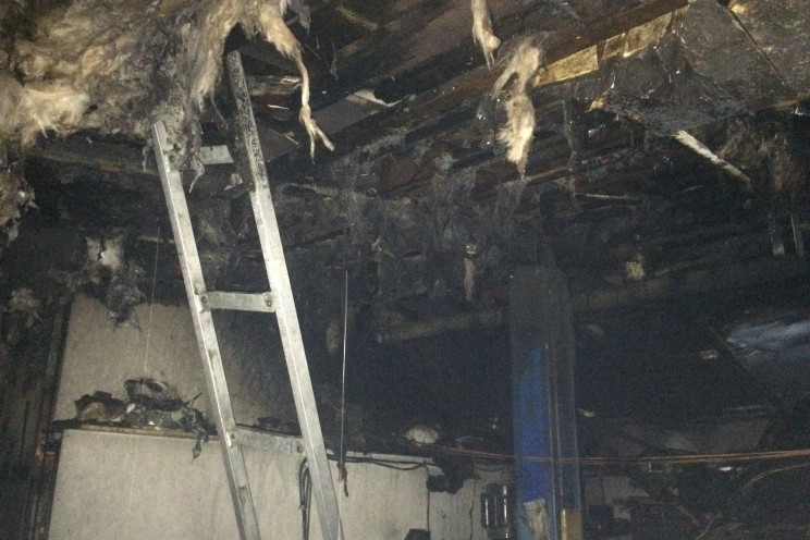 В Харькове загорелись гаражи: Огонь повр…