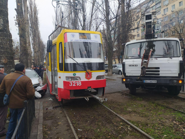 В Одессе из-за ДТП полтора часа не ходил…