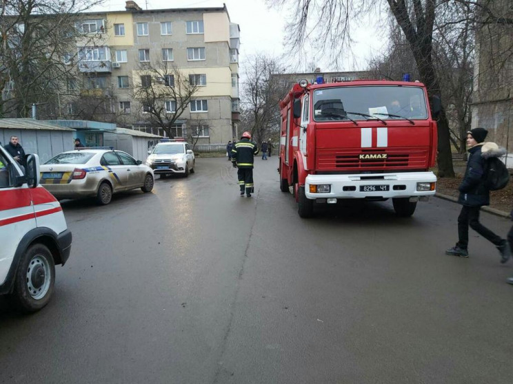 В Полтаве спасатели сняли пенсионерку, к…