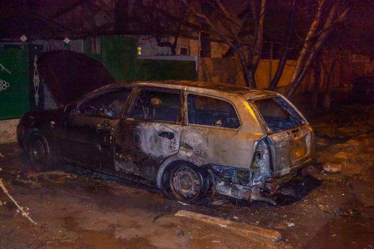 У Дніпрі вночі згоріли дві автівки…