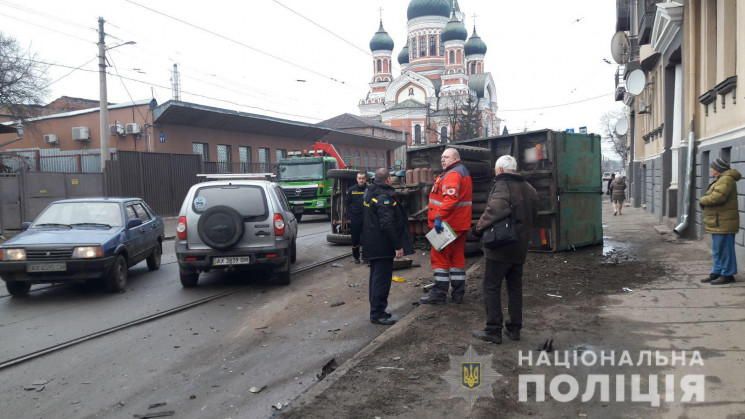 У Харкові врізалися легковик та вантажів…