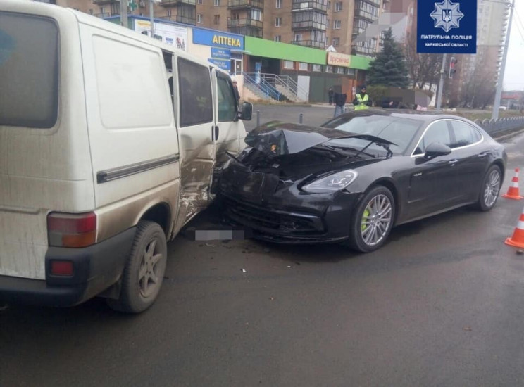 На Клочківській Porsche врізався в мікро…