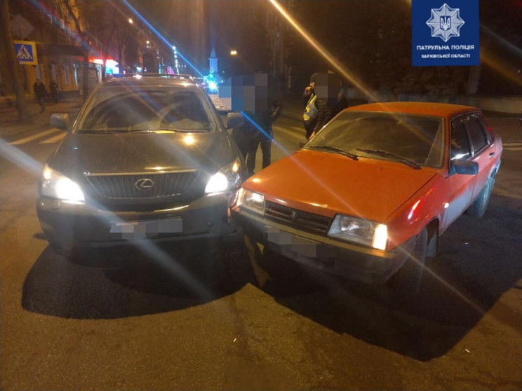 В центре Харькова ВАЗ протаранил Lexus…