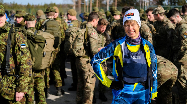 Президент Эстонии пробежала марш-бросок…