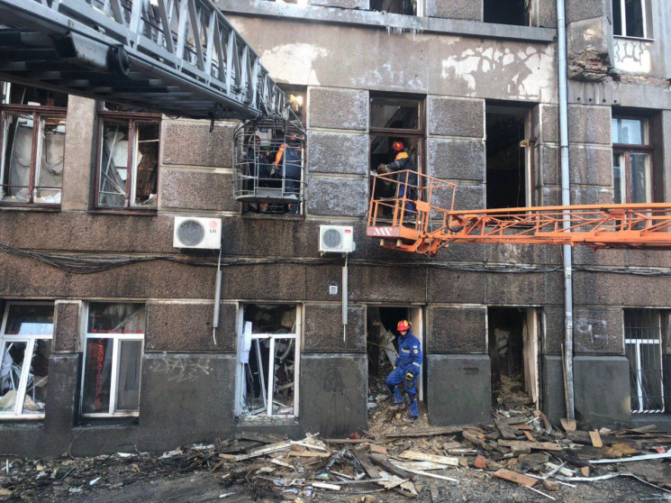 Еще две жертвы пожара в Одессе: В админи…