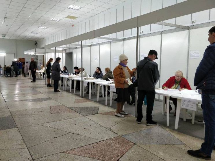 На виборчих дільницях у Вінниці поки без…