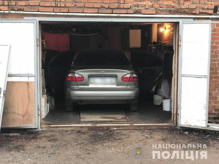 В Полтаве в закрытом гараже нашли тела 1…