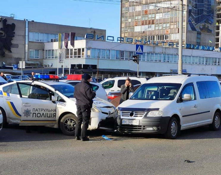У Львові копи потрапили у аварію…