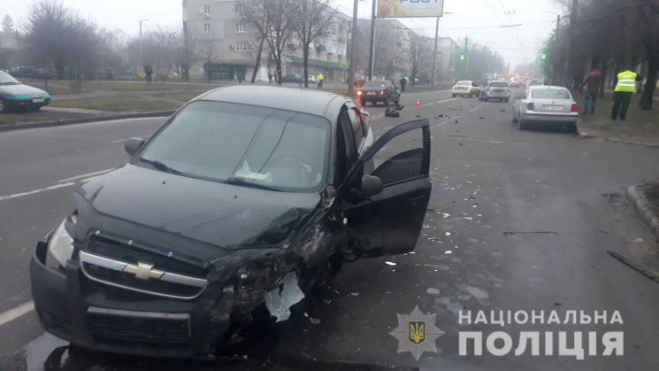 В Харькове пьяный водитель выехал на вст…