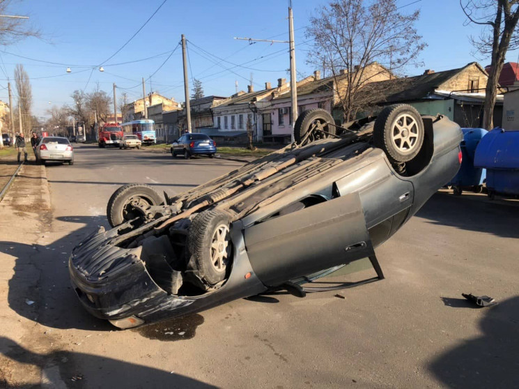 На Молдаванці внаслідок ДТП автівка пере…