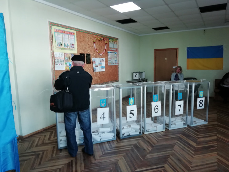 У Хмельницькому на ОВК "бушують" спостер…