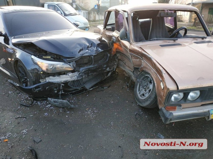 У Миколаєві BMW протаранив автівку у бік…