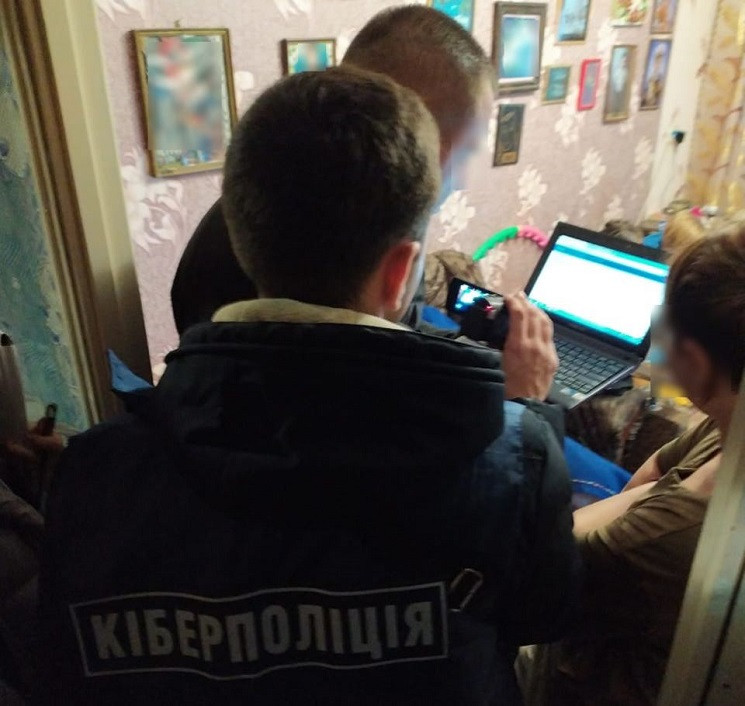 На Дніпропетровщині викрили мережу порно…