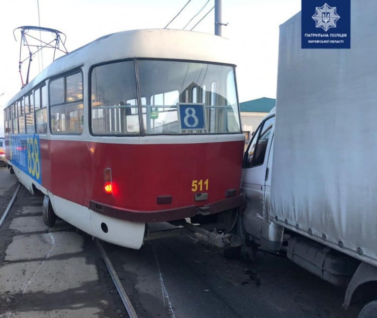 В Харькове трамвай слетел с рельсов и пр…