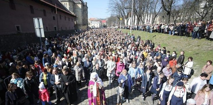 Спільна молитва у Львові зібрала близько…