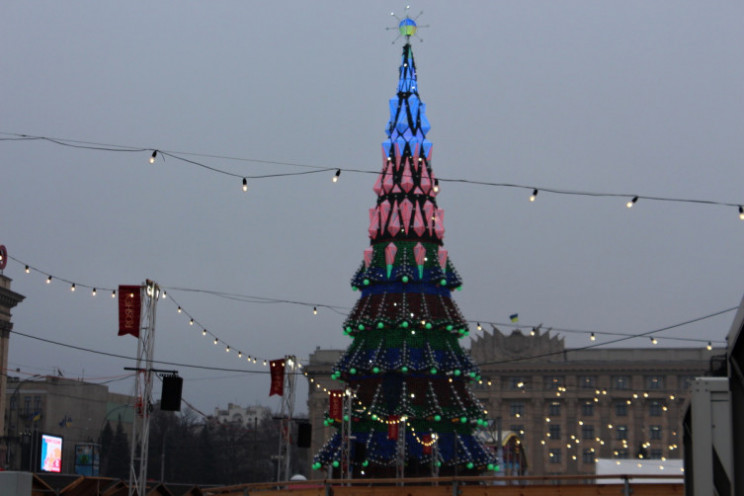 В Харькове под главной новогодней елкой…