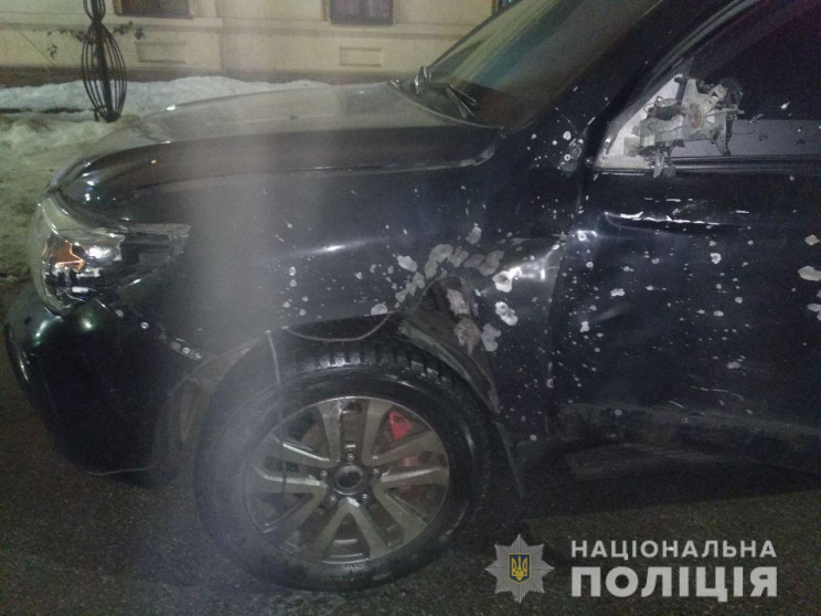В центре Днепра в машину попали из грана…