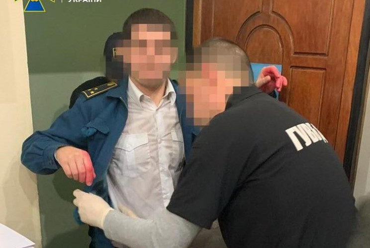 В Одесском аэропорту задержали таможенни…