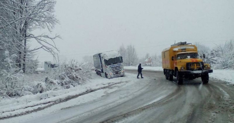 Зима заметает Украину: Движение транспор…