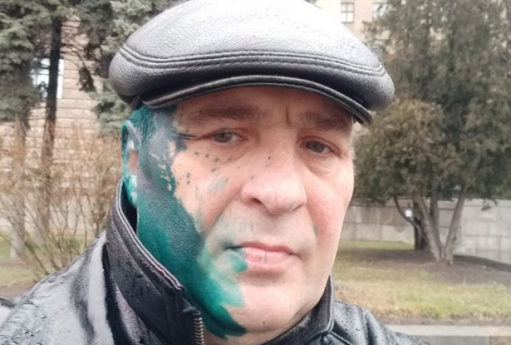В Харькове облили зеленкой сепаратиста,…