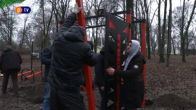 В Полтаве в парке "Победа" строят спорти…